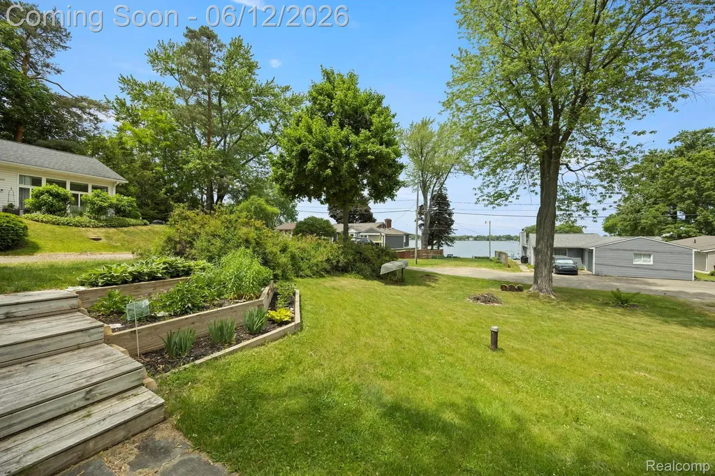 1808 Lombardy Highland Charter Township MI 48356