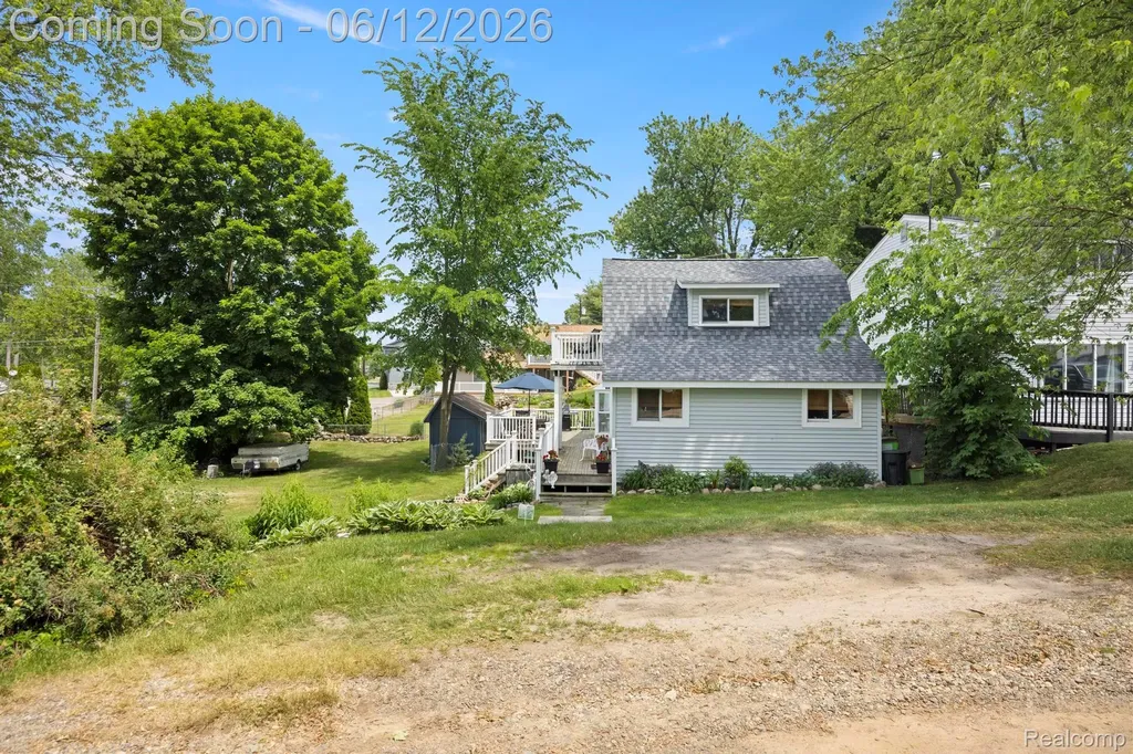 1808 Lombardy Highland Charter Township MI 48356