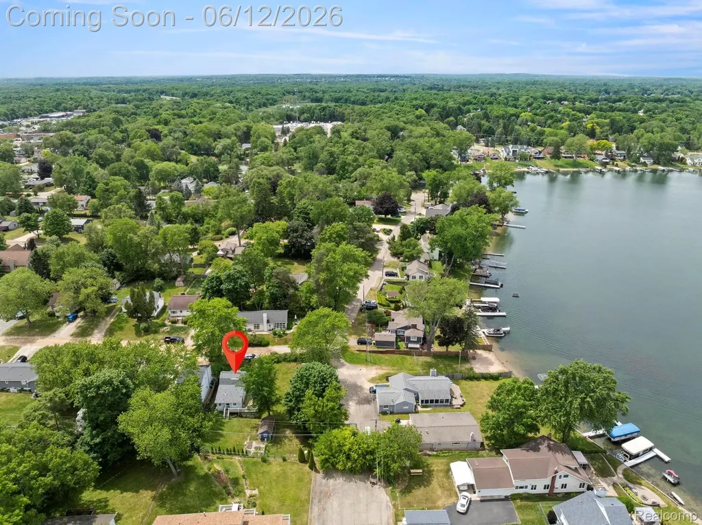 1808 Lombardy Highland Charter Township MI 48356