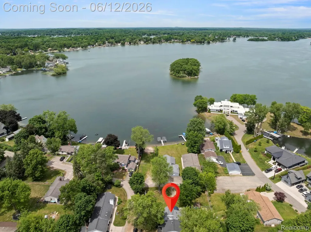 1808 Lombardy Highland Charter Township MI 48356