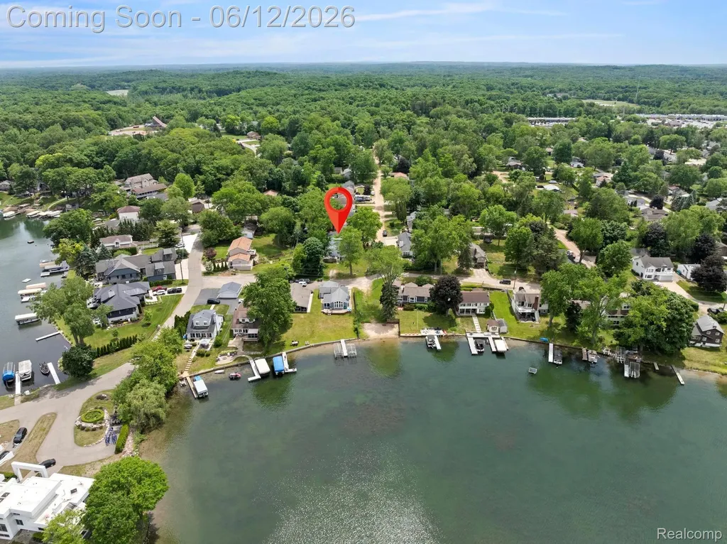 1808 Lombardy Highland Charter Township MI 48356