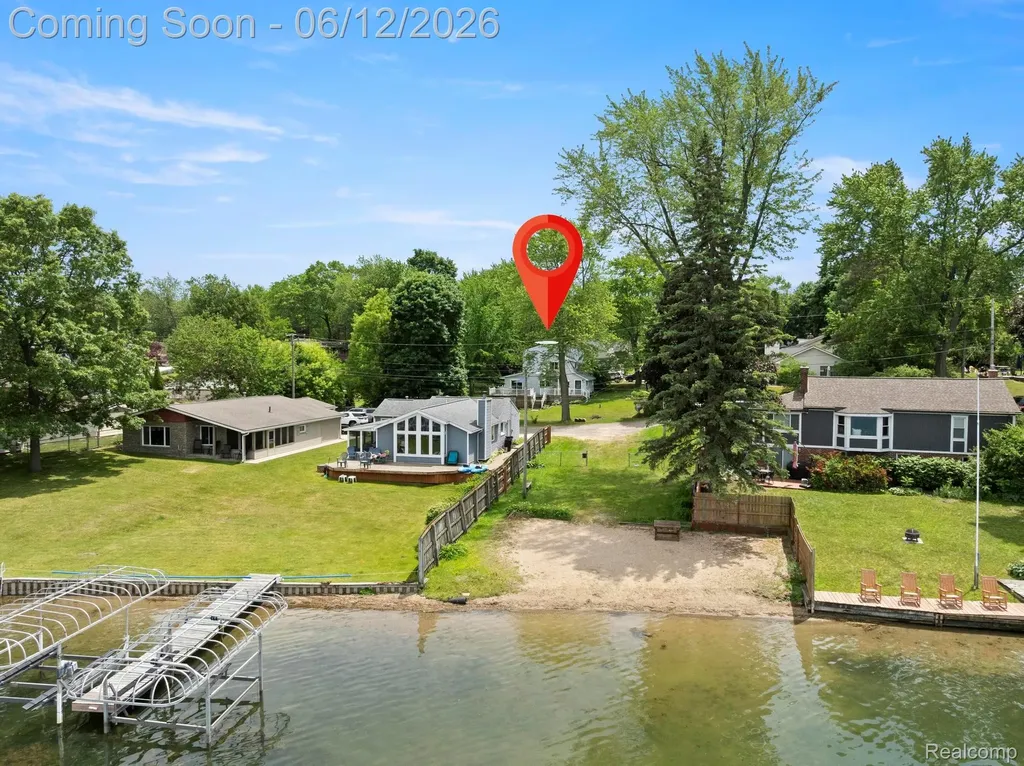 1808 Lombardy Highland Charter Township MI 48356