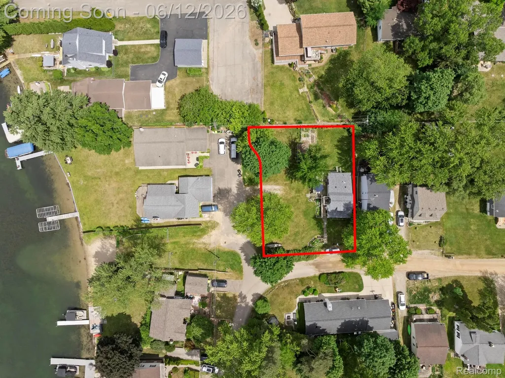 1808 Lombardy Highland Charter Township MI 48356