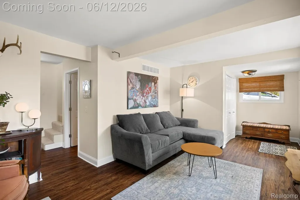1808 Lombardy Highland Charter Township MI 48356