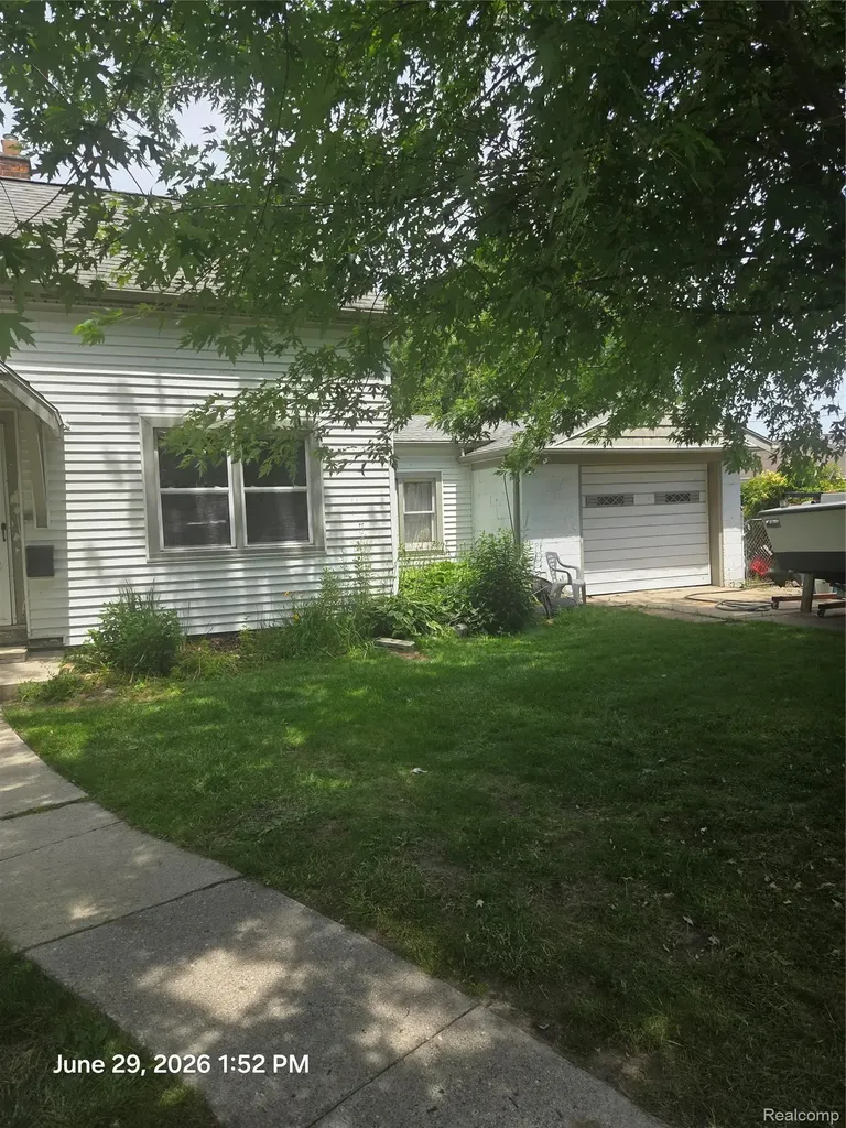 22629 Downing Street St. Clair Shores City MI 48080