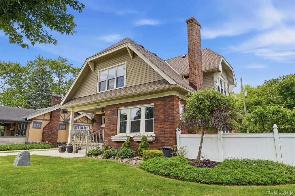 30069 Homedale Lyon Charter Township MI 48165