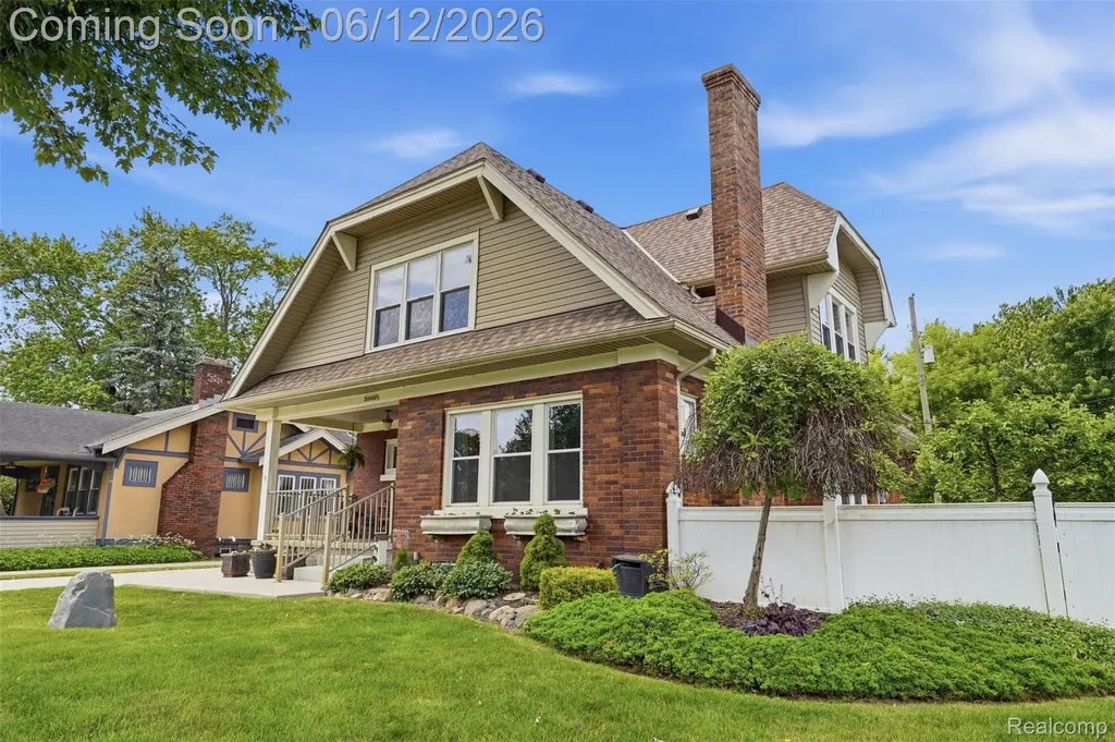 30069 Homedale Lyon Charter Township MI 48165