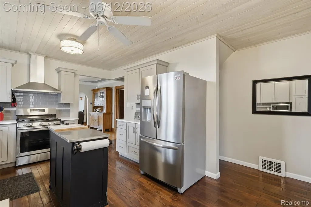 30069 Homedale Lyon Charter Township MI 48165