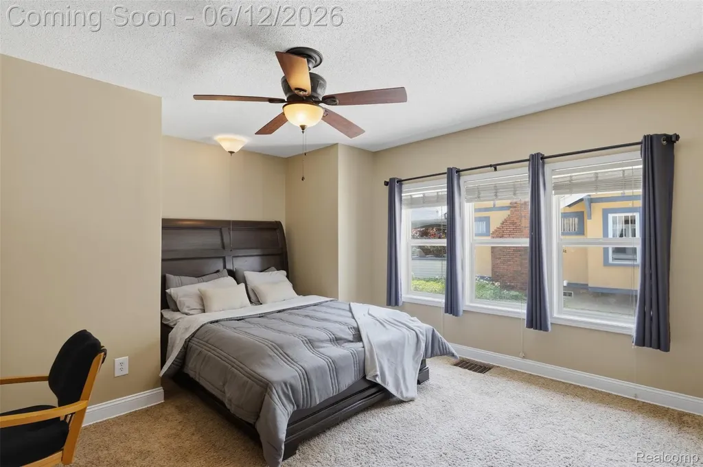 30069 Homedale Lyon Charter Township MI 48165