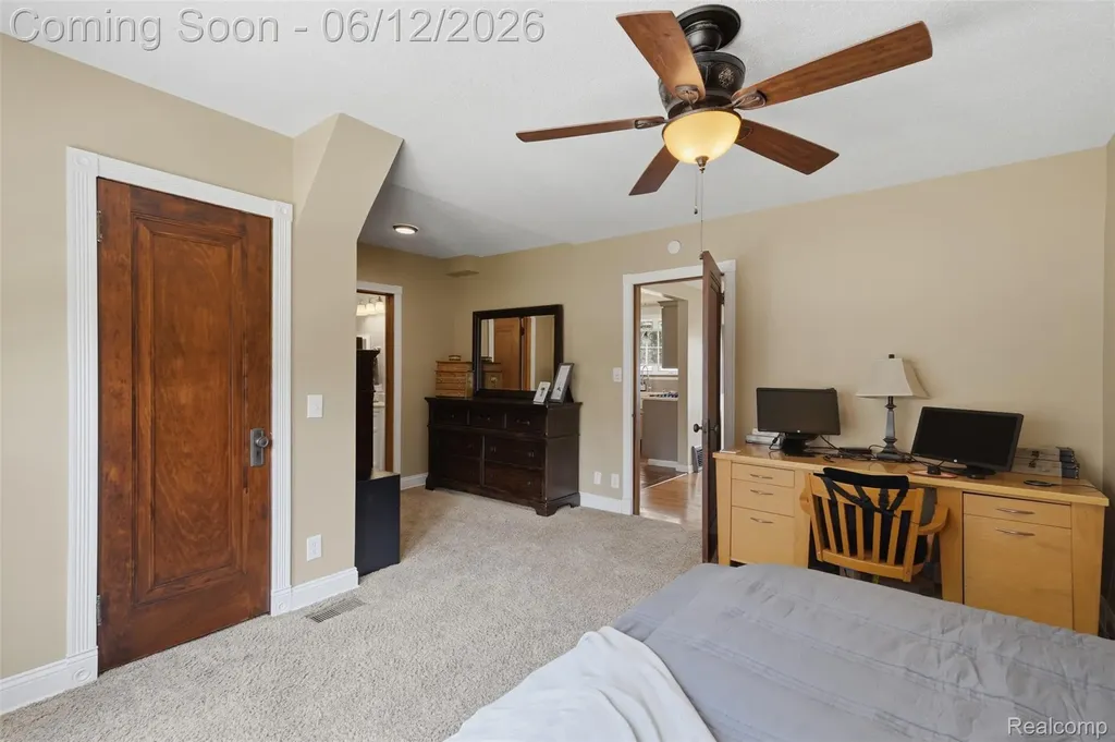 30069 Homedale Lyon Charter Township MI 48165