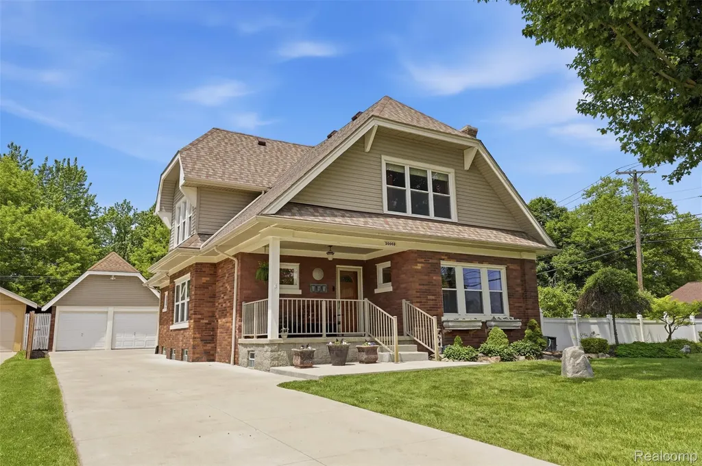 30069 Homedale Lyon Charter Township MI 48165