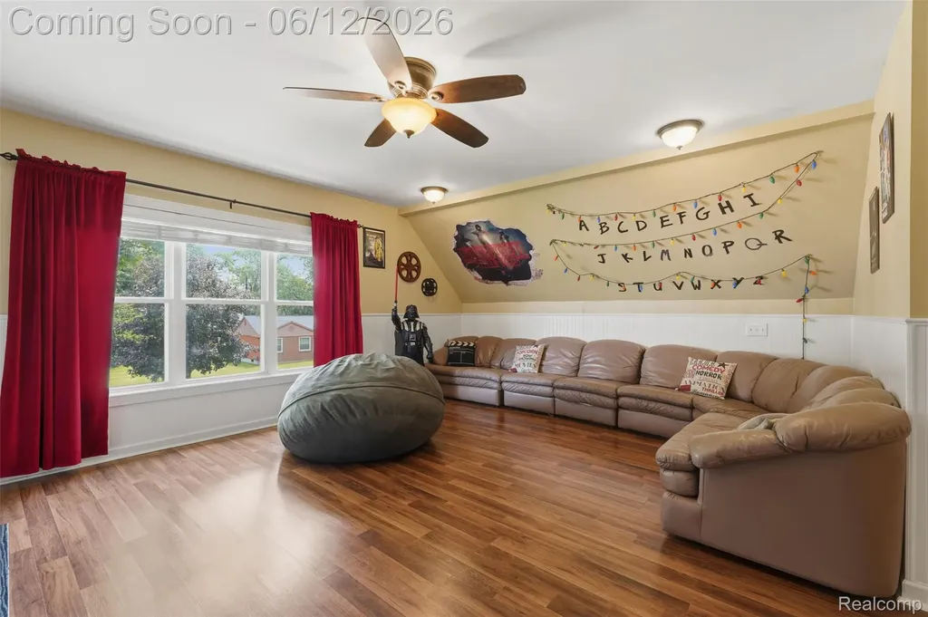 30069 Homedale Lyon Charter Township MI 48165