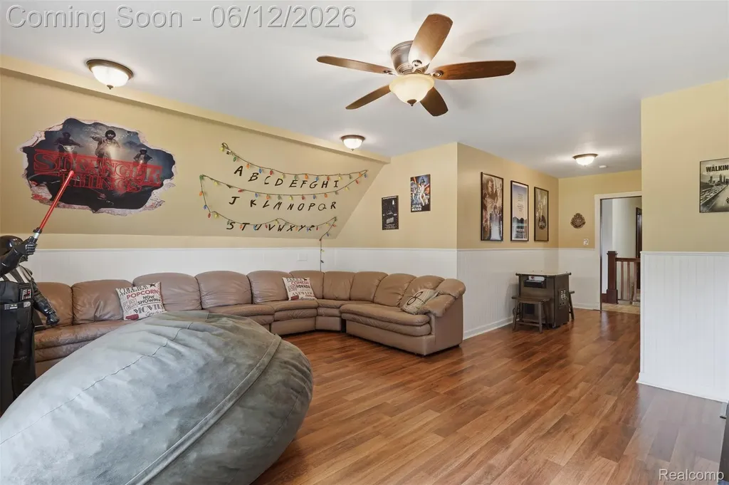 30069 Homedale Lyon Charter Township MI 48165