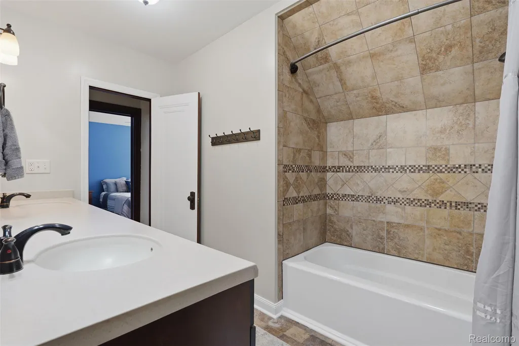 30069 Homedale Lyon Charter Township MI 48165