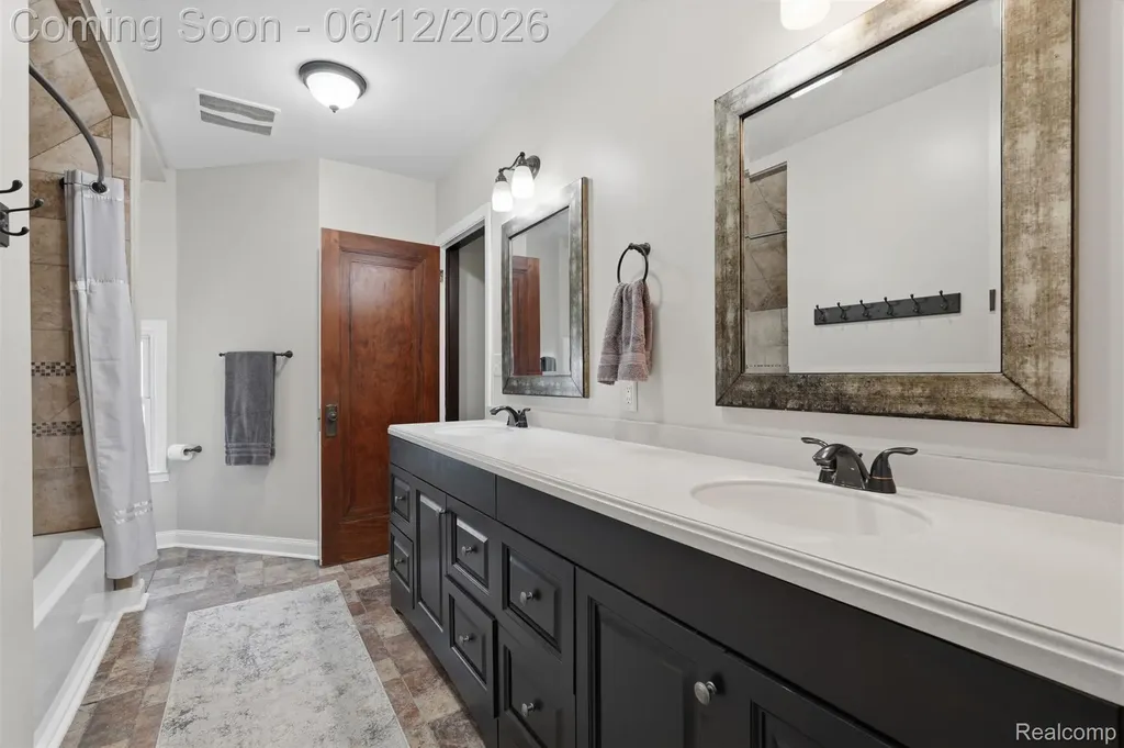 30069 Homedale Lyon Charter Township MI 48165