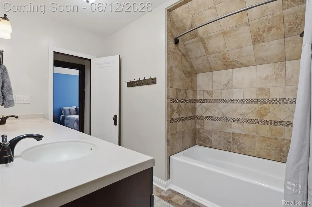 30069 Homedale Lyon Charter Township MI 48165
