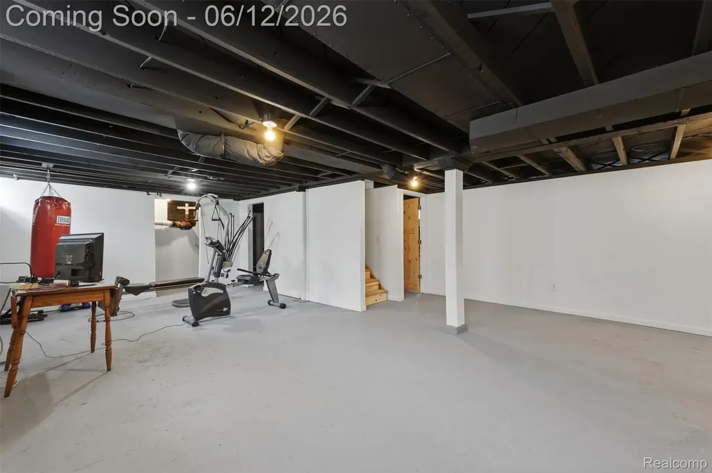 30069 Homedale Lyon Charter Township MI 48165