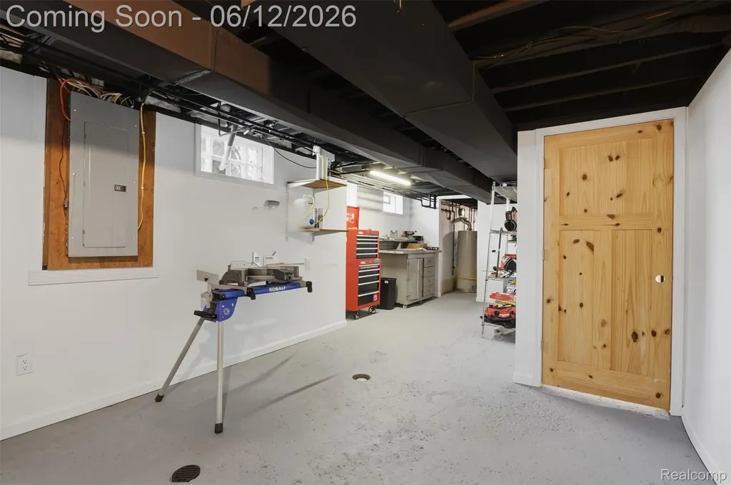30069 Homedale Lyon Charter Township MI 48165