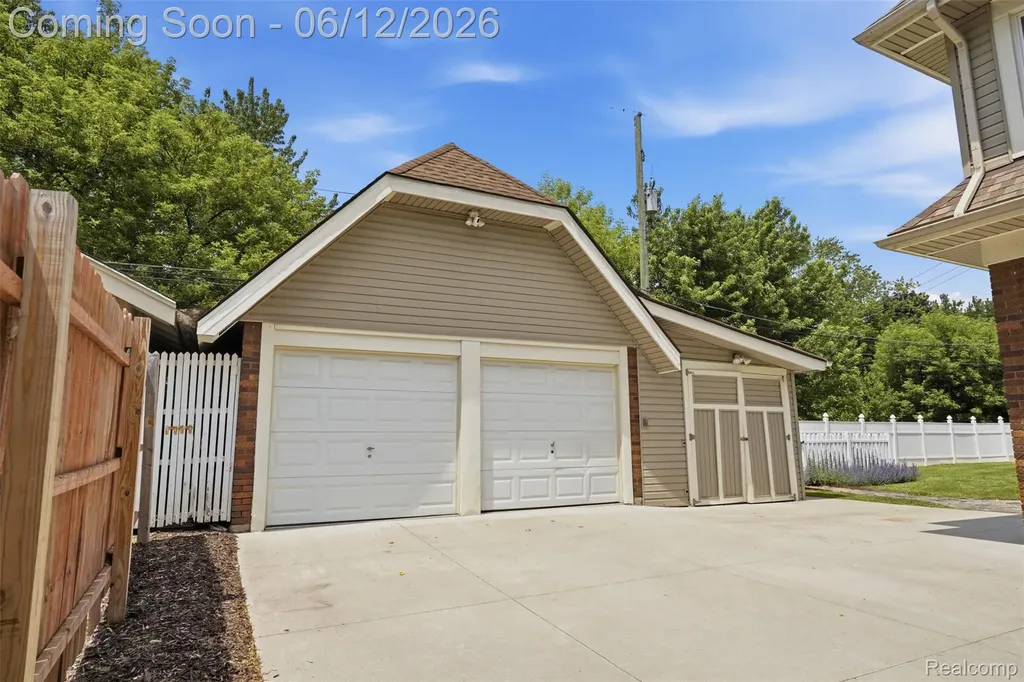 30069 Homedale Lyon Charter Township MI 48165