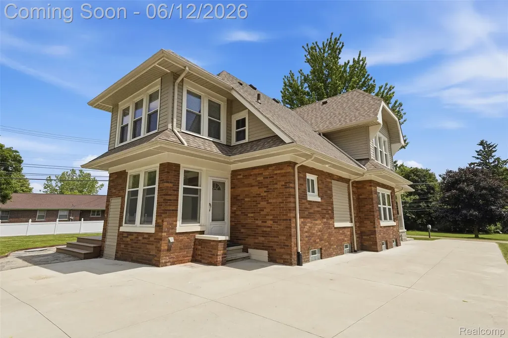 30069 Homedale Lyon Charter Township MI 48165