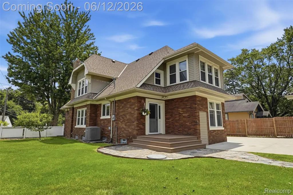 30069 Homedale Lyon Charter Township MI 48165
