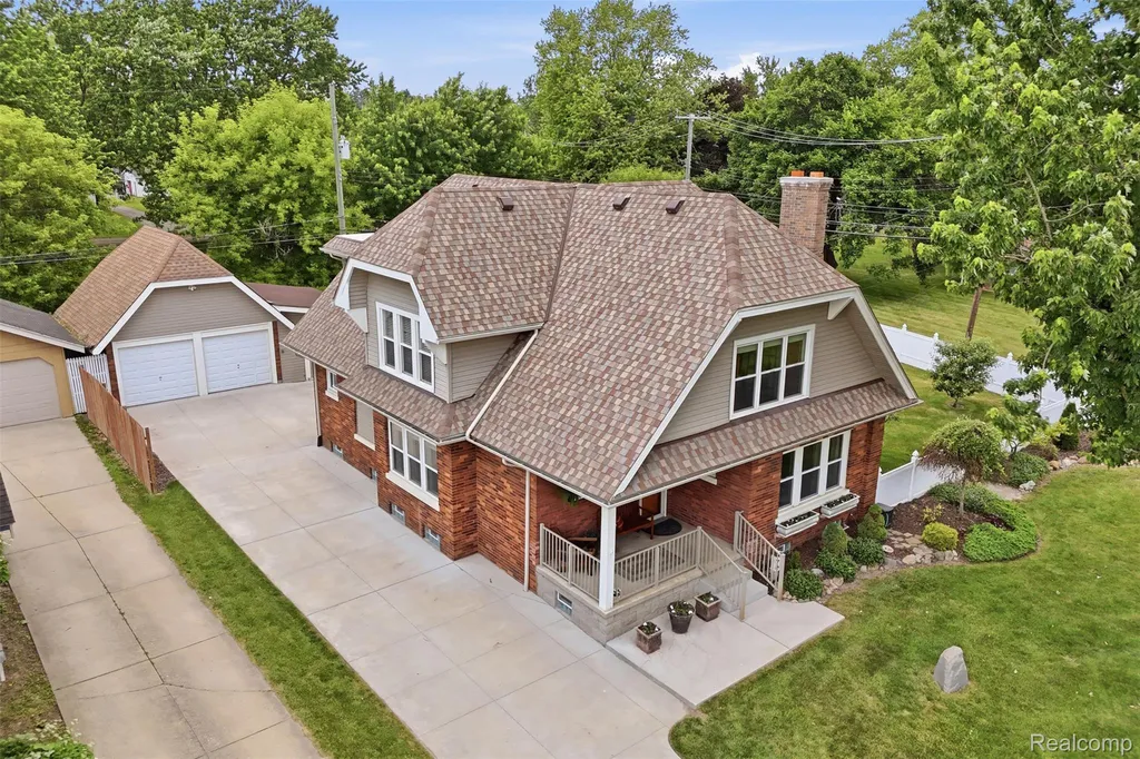 30069 Homedale Lyon Charter Township MI 48165