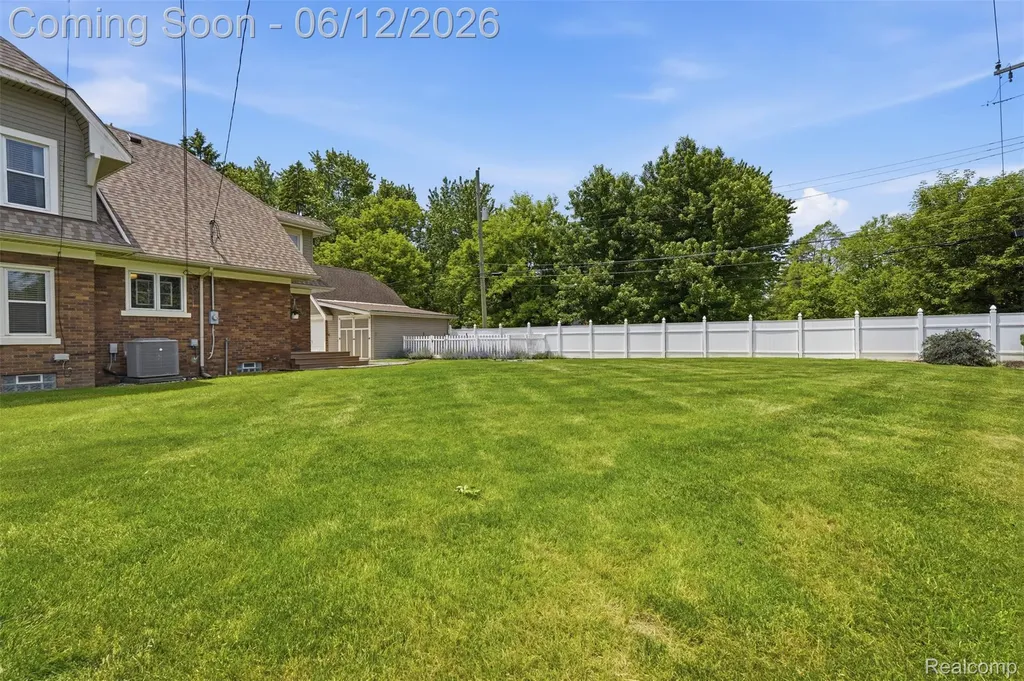 30069 Homedale Lyon Charter Township MI 48165