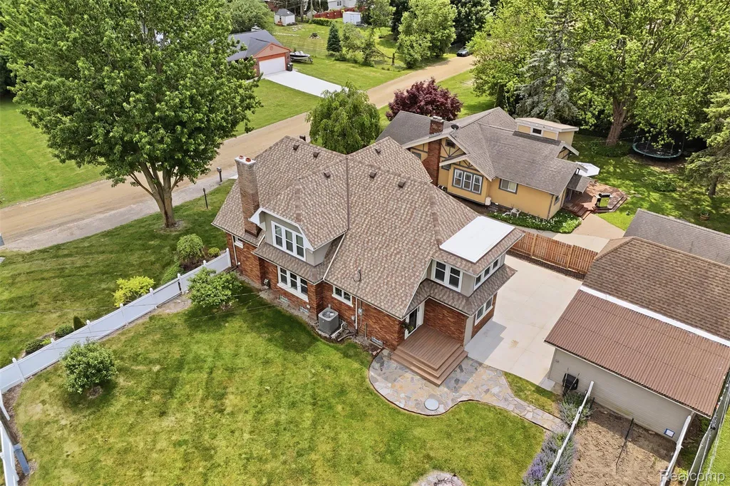 30069 Homedale Lyon Charter Township MI 48165