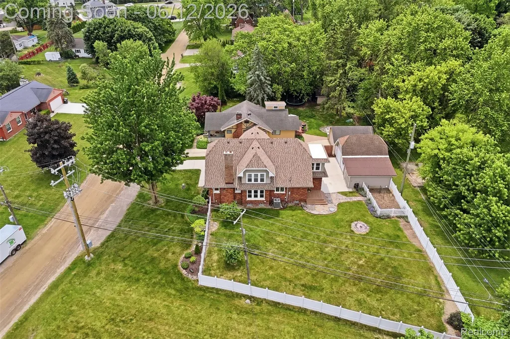 30069 Homedale Lyon Charter Township MI 48165
