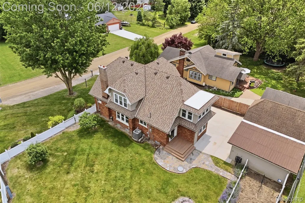 30069 Homedale Lyon Charter Township MI 48165