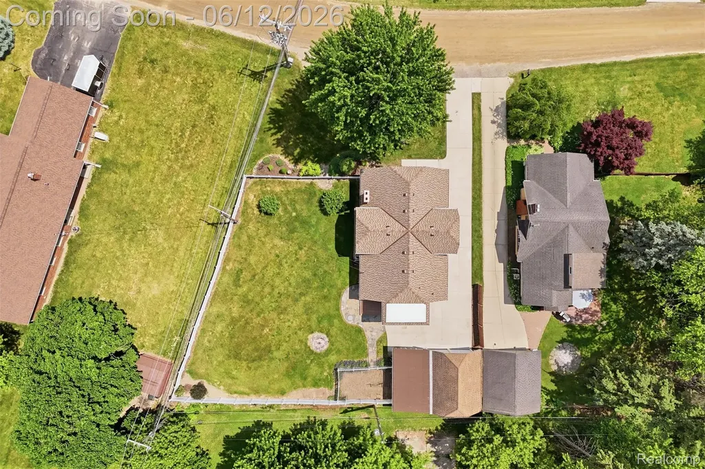 30069 Homedale Lyon Charter Township MI 48165
