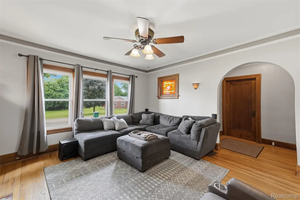 30069 Homedale Lyon Charter Township MI 48165