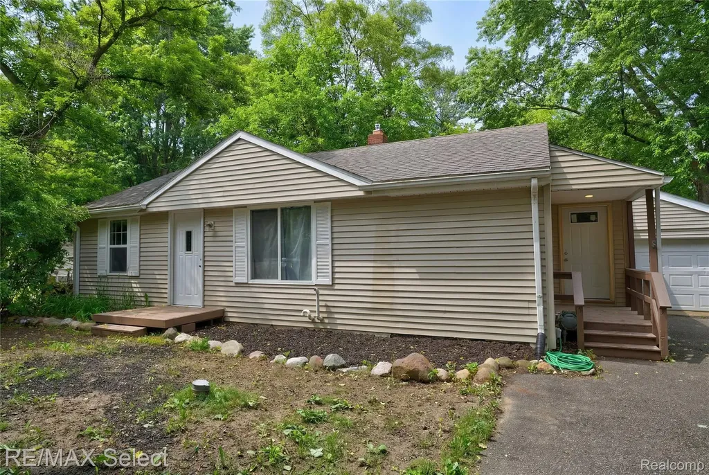 1460 Maria Street Flint Charter Township MI 48507