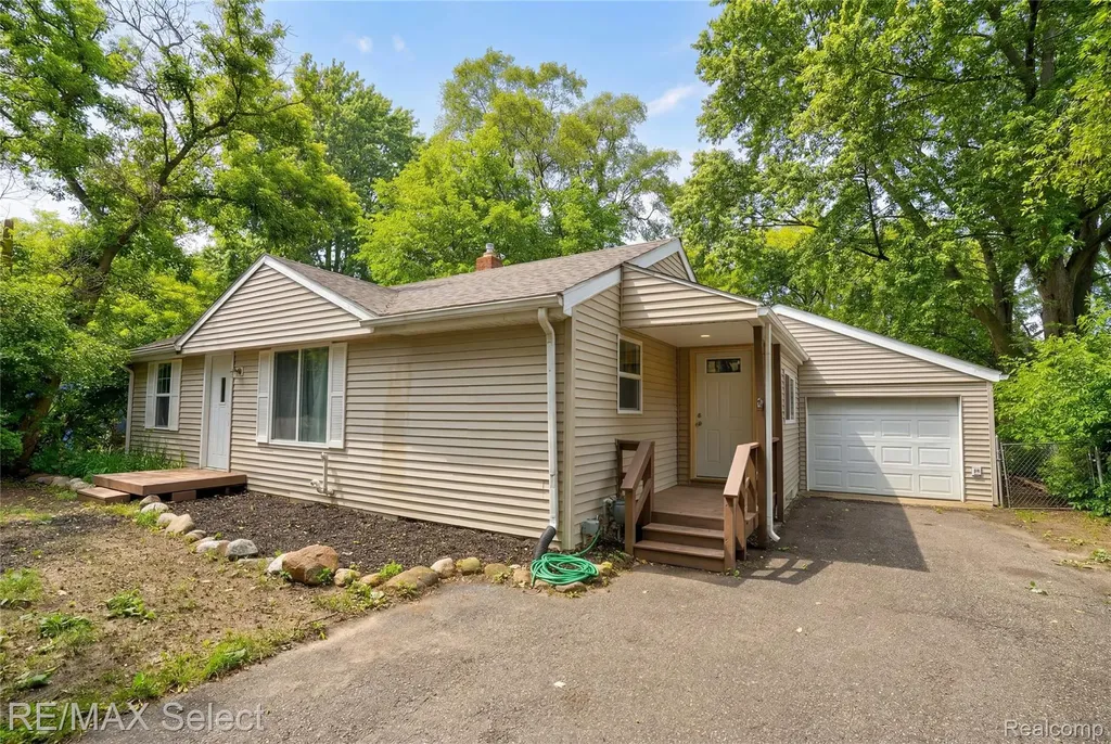 1460 Maria Street Flint Charter Township MI 48507