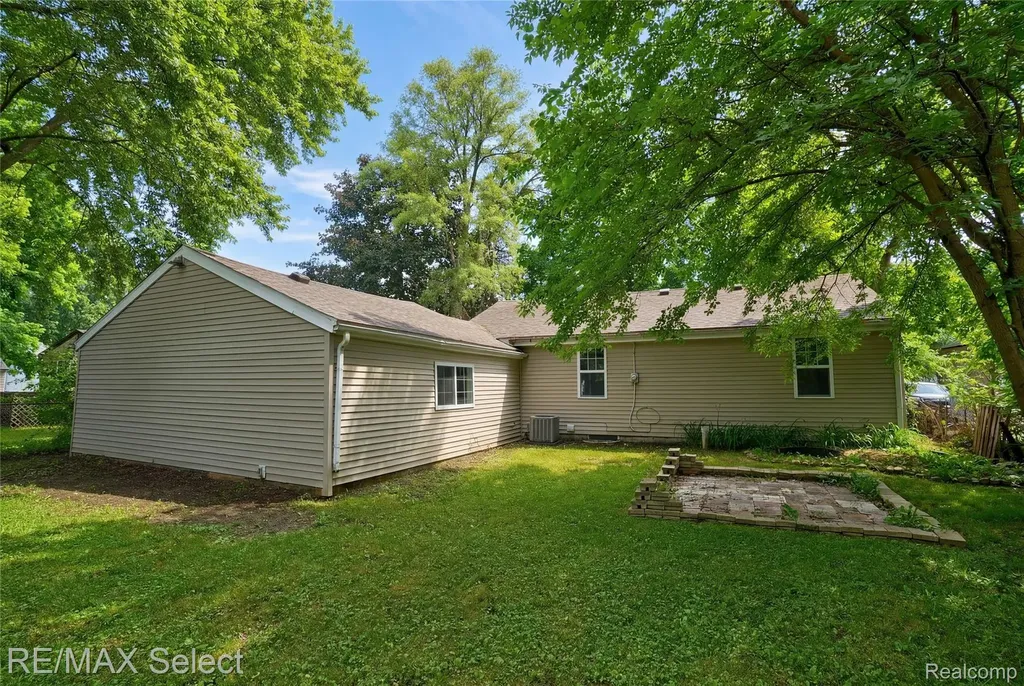 1460 Maria Street Flint Charter Township MI 48507