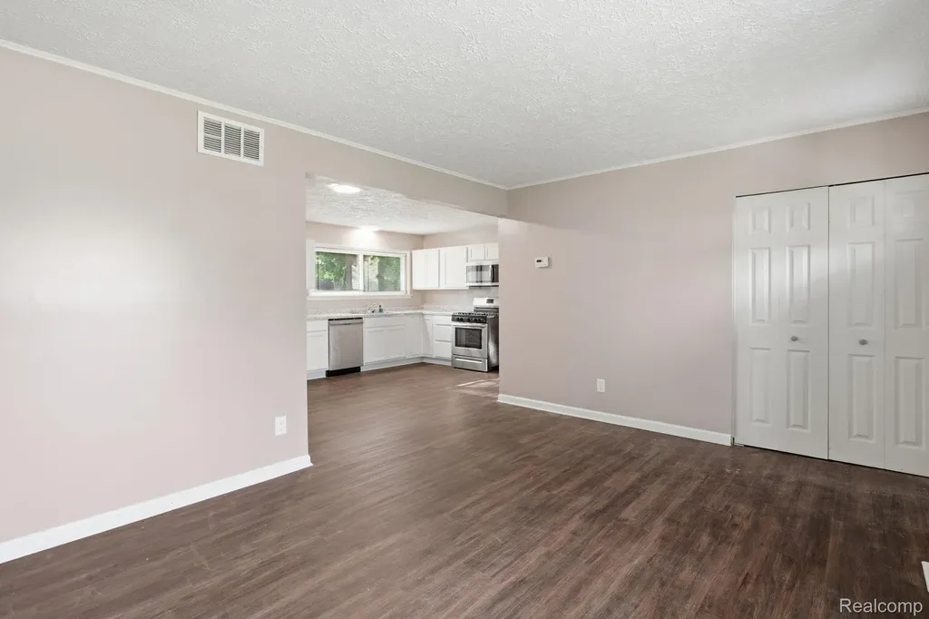 6291 Edmund Street Romulus City MI 48174