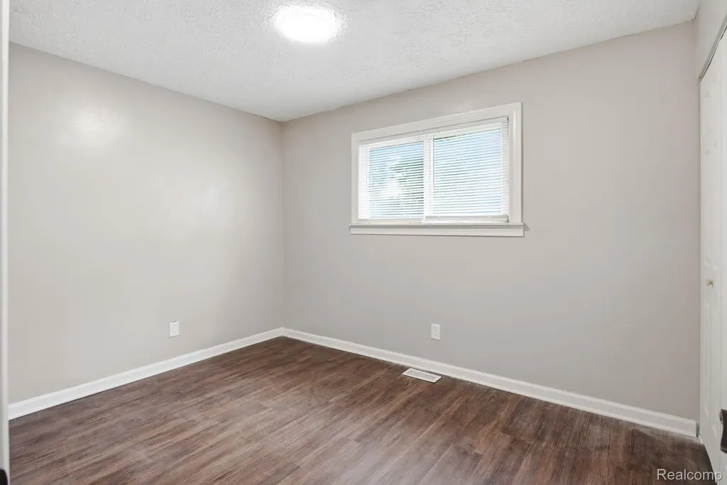 6291 Edmund Street Romulus City MI 48174