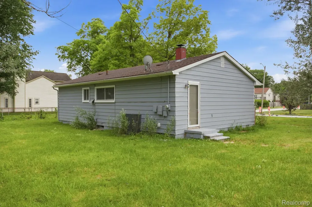 6291 Edmund Street Romulus City MI 48174