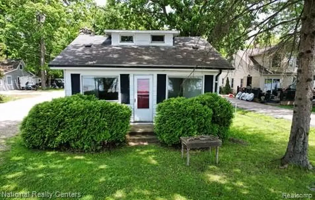 1494 Maxfield Road Hartland Township MI 48353