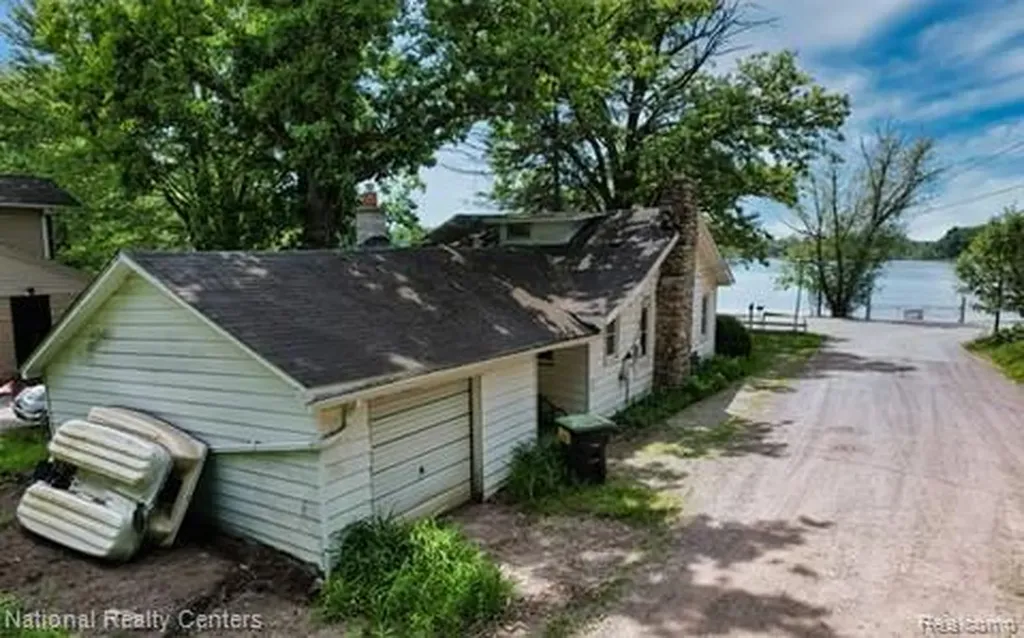 1494 Maxfield Road Hartland Township MI 48353