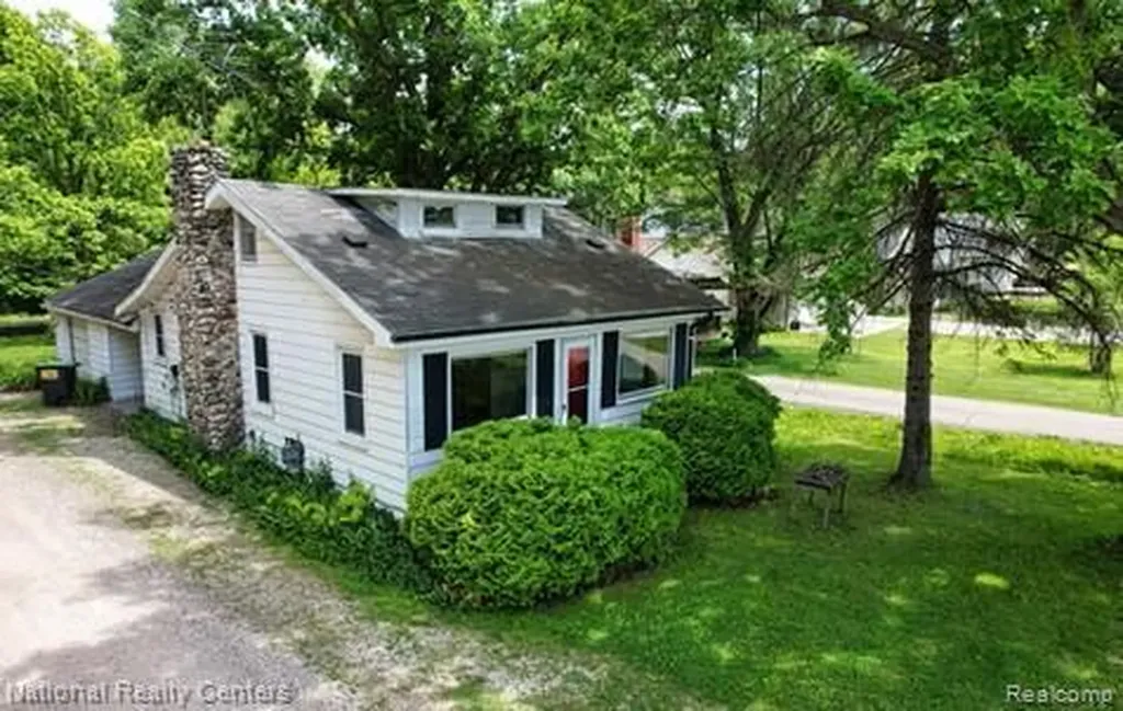 1494 Maxfield Road Hartland Township MI 48353