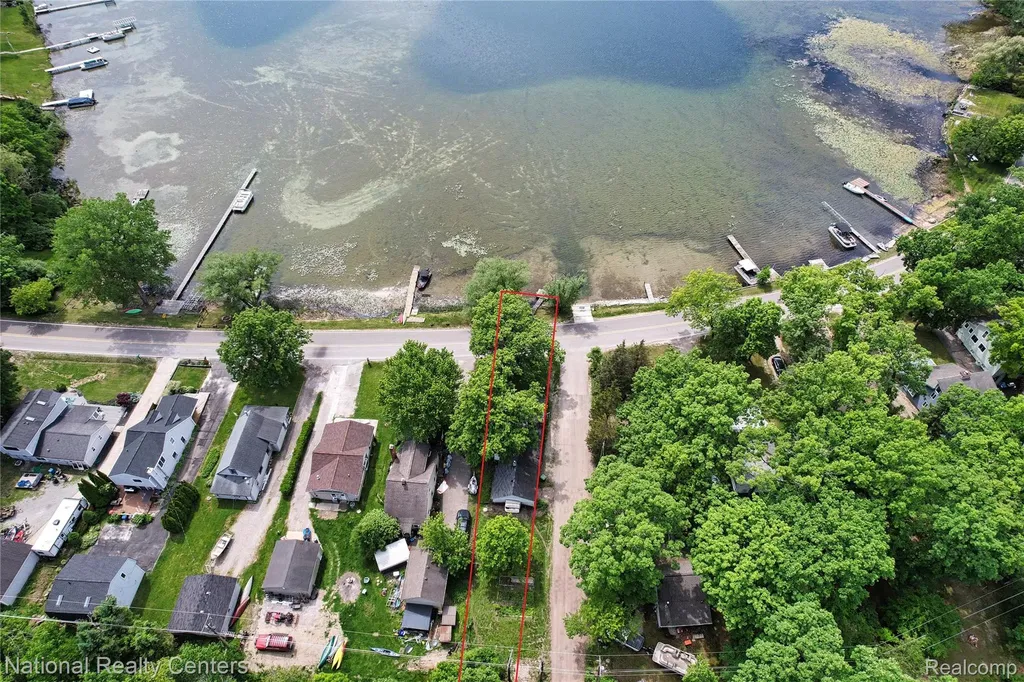 1494 Maxfield Road Hartland Township MI 48353