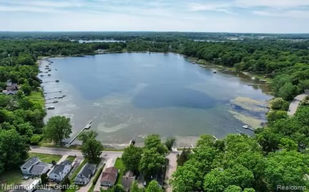 1494 Maxfield Road Hartland Township MI 48353