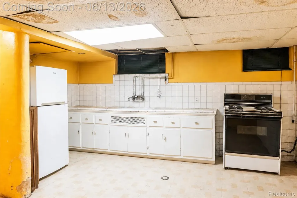 24362 Outer Drive Melvindale City MI 48122