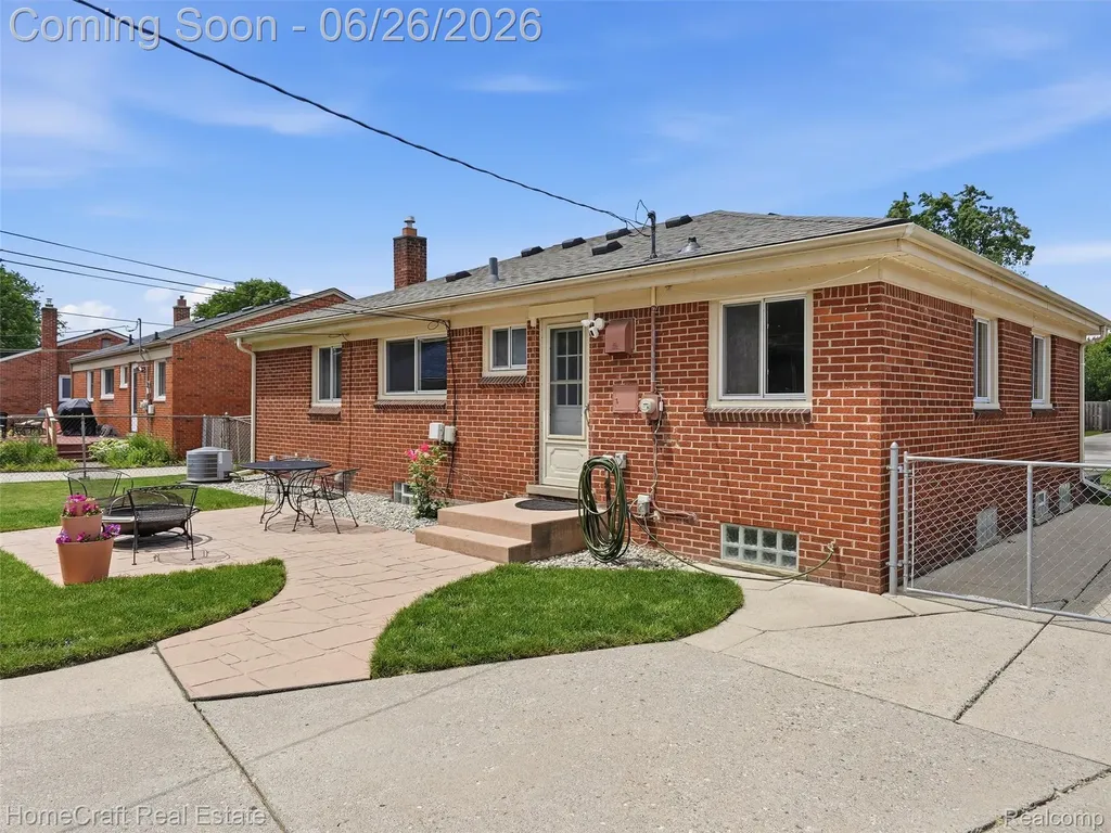 9338 Florida Street Livonia City MI 48150