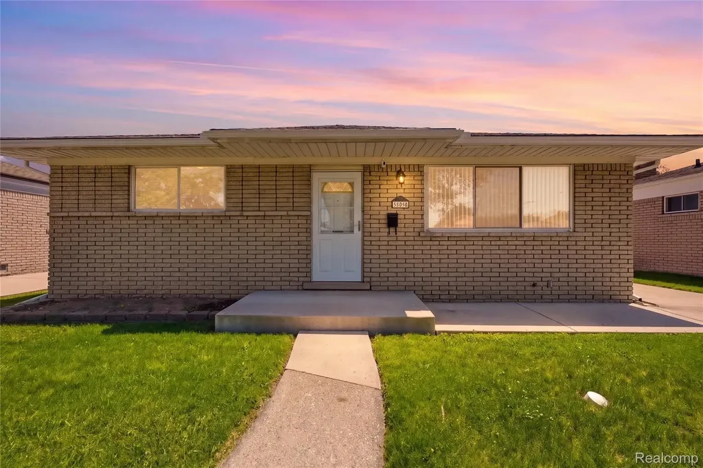 25060 Koontz Street Roseville City MI 48066