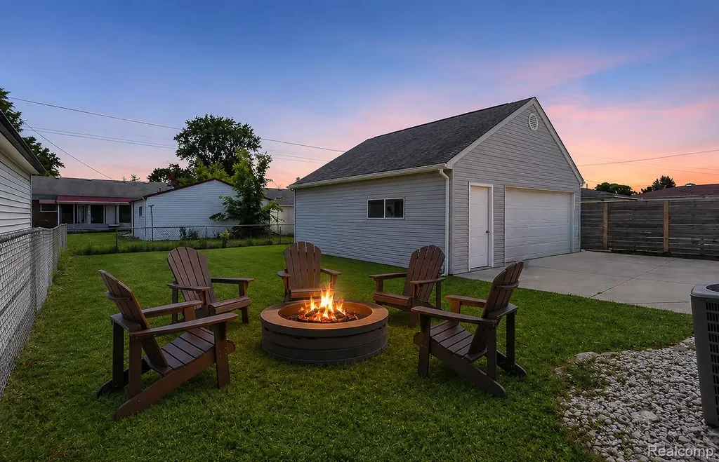 25060 Koontz Street Roseville City MI 48066