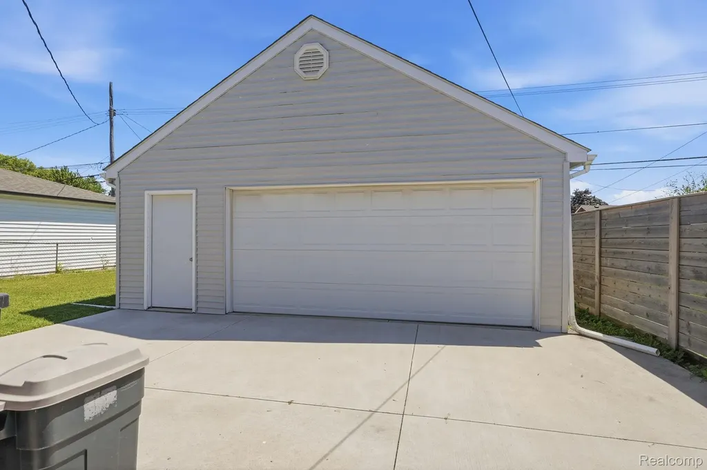 25060 Koontz Street Roseville City MI 48066