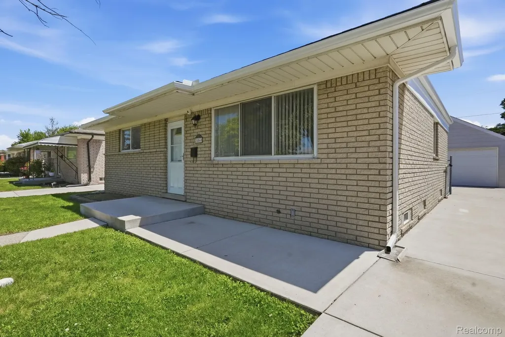 25060 Koontz Street Roseville City MI 48066