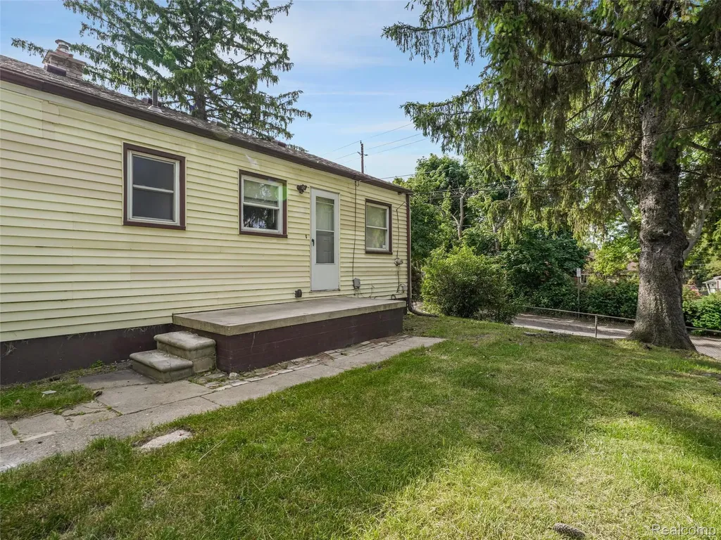 96 Oneida Street Pontiac City MI 48341